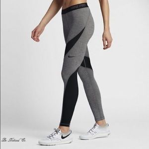Nike Pro Women’s Leggings